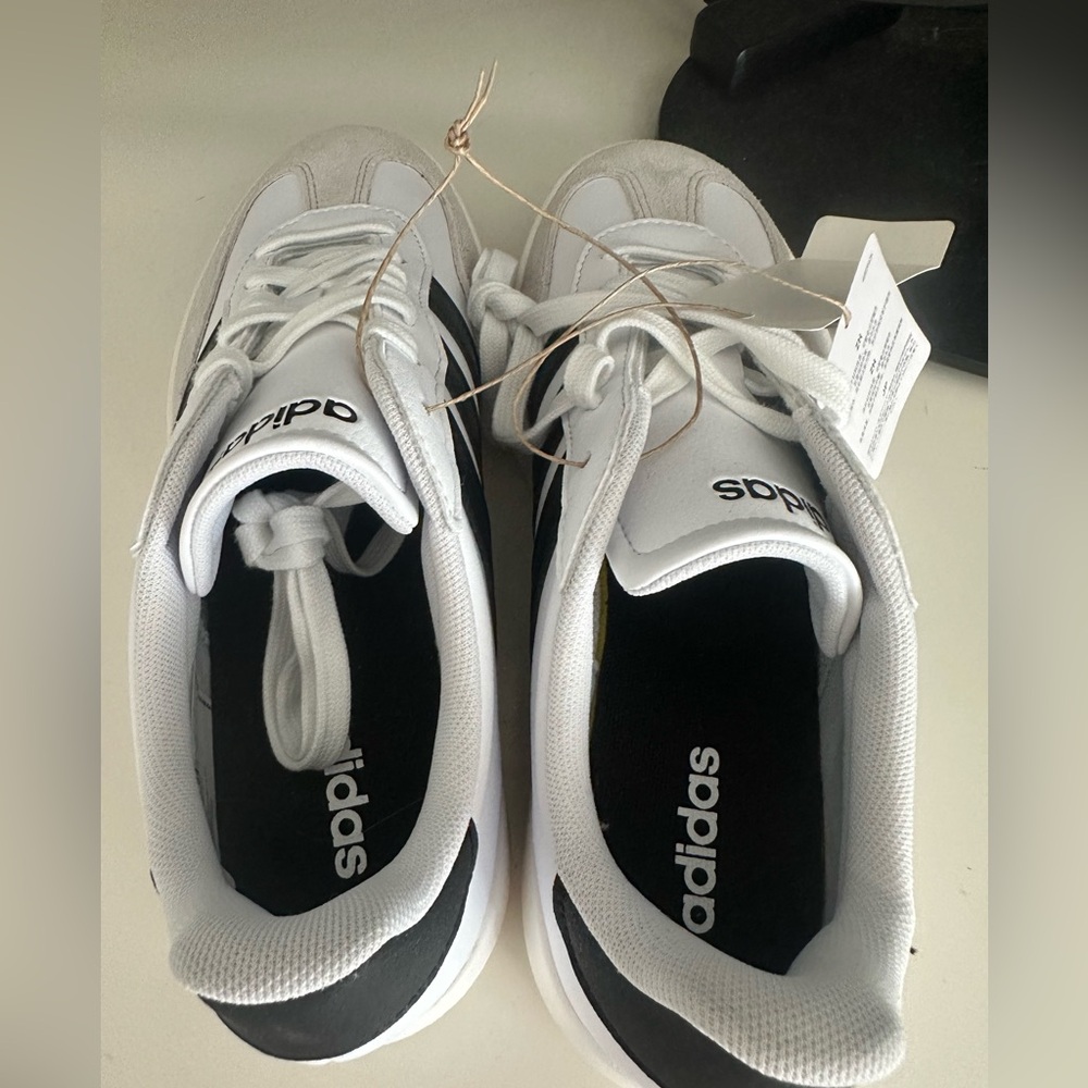 Beautiful, brand new, rare Adidas Barreda Women’s White Black Grey Sneakers - Picture 2 of 4